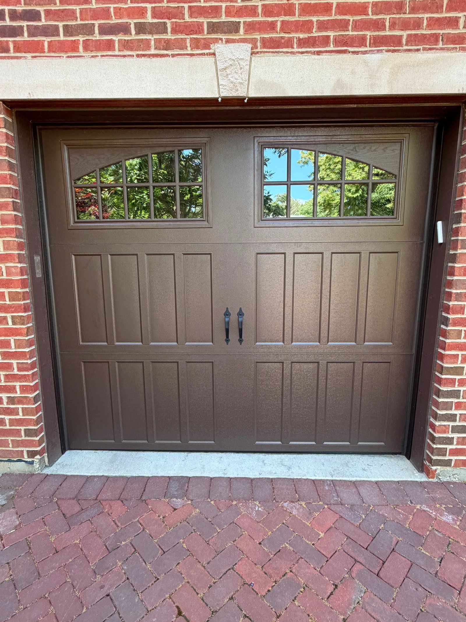 Single carriage door with arch windows